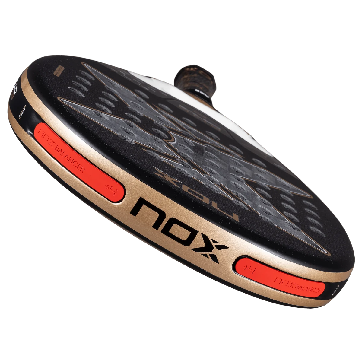 Detalle oficial del canto y los contrapesos NOX Weight Balance en la AT10 18K Alum 2026.